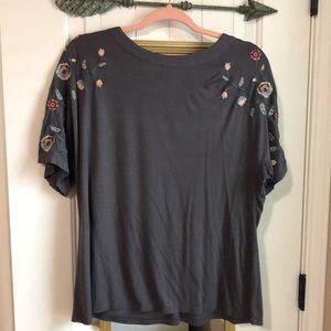 Jodifl Floral Embroidered short Sleeve Top